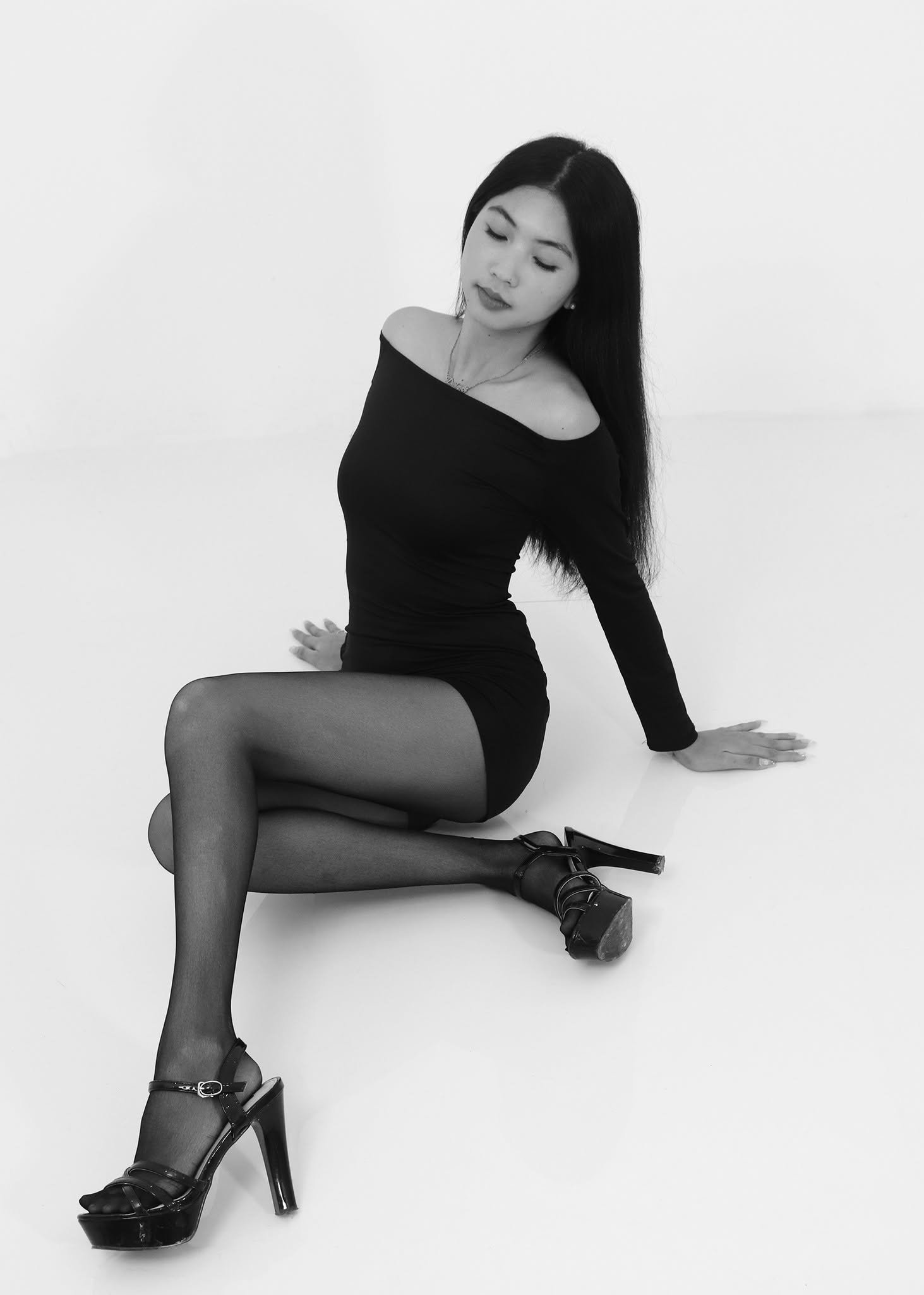 Studio gallery photograph